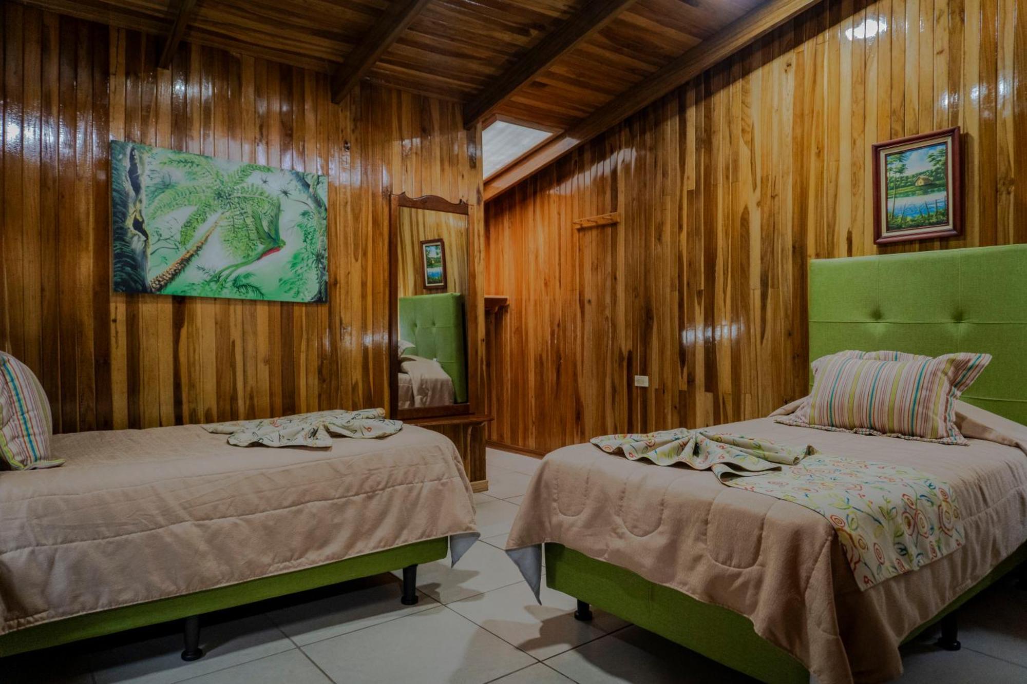 Los Pinos Cabins & Reserve Monteverde Rum bild